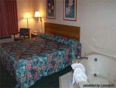 Days Inn By Wyndham Moulton Room photo